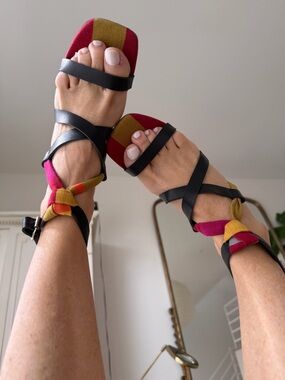 Neiman Marcus NWT Howsty Strapy Sexy Block Heel Black & Multi Color Sandal ❤️🔥